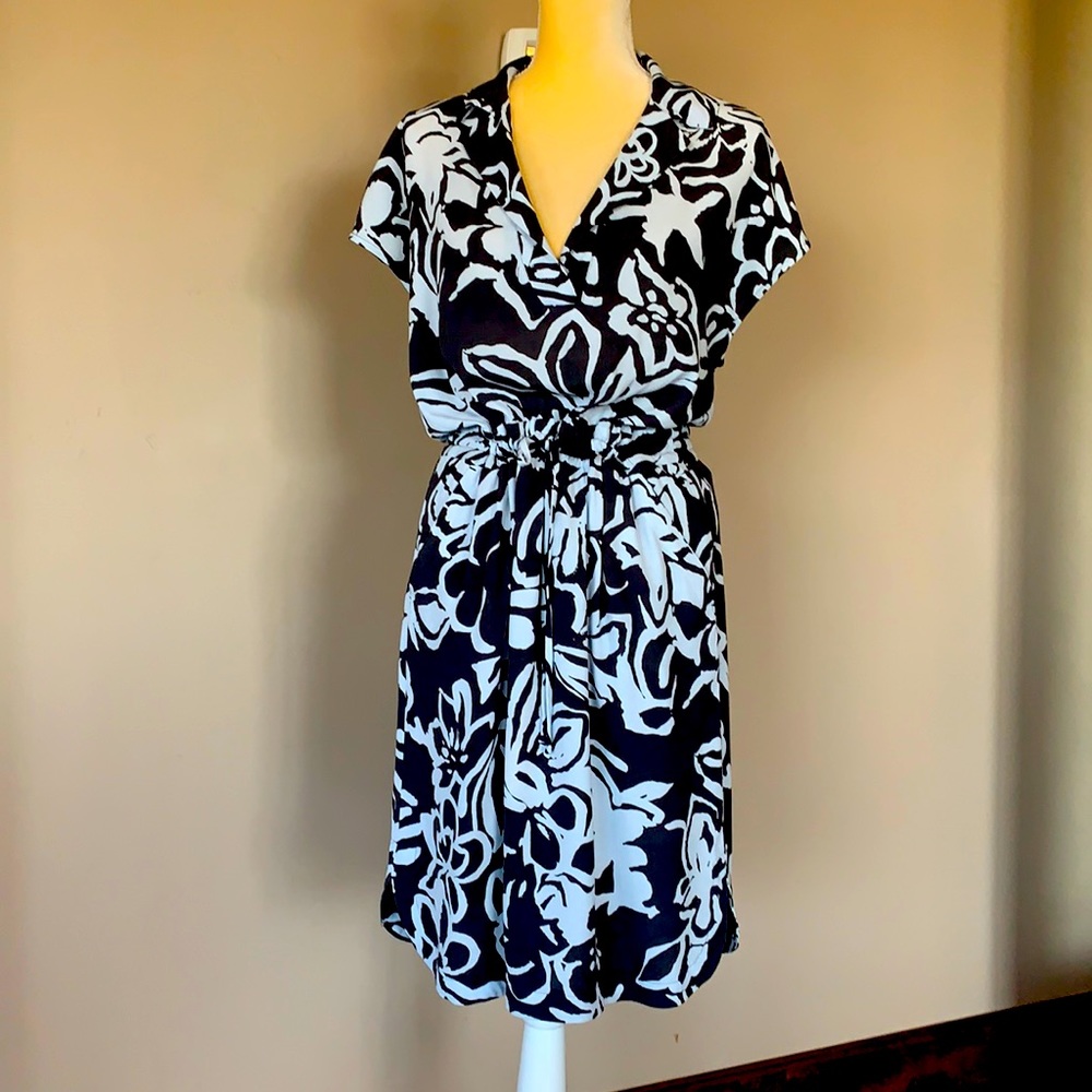 EUC Loft Black and white floral print dress large